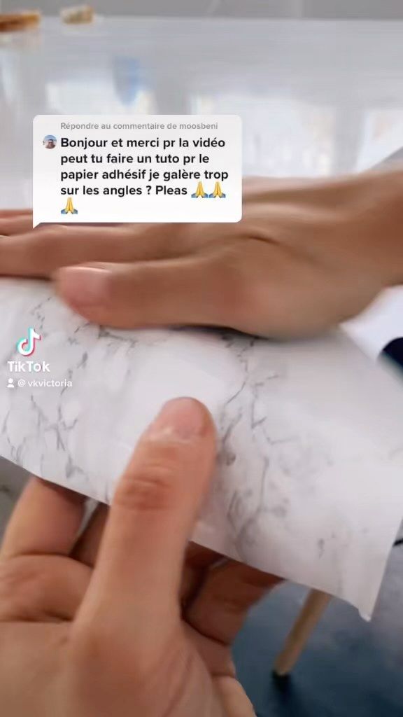 Couper papier peint angles pr&eacute;cision