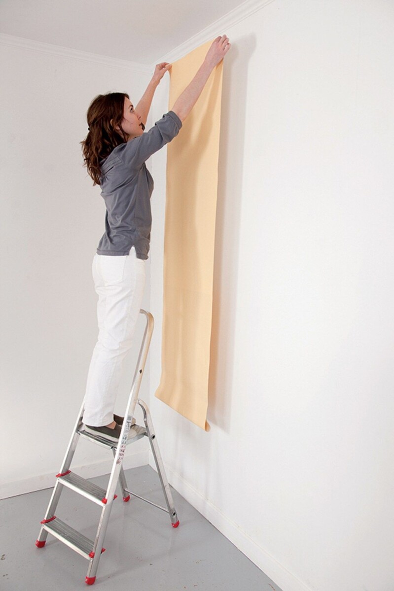 Couper papier peint angles pr&eacute;cision