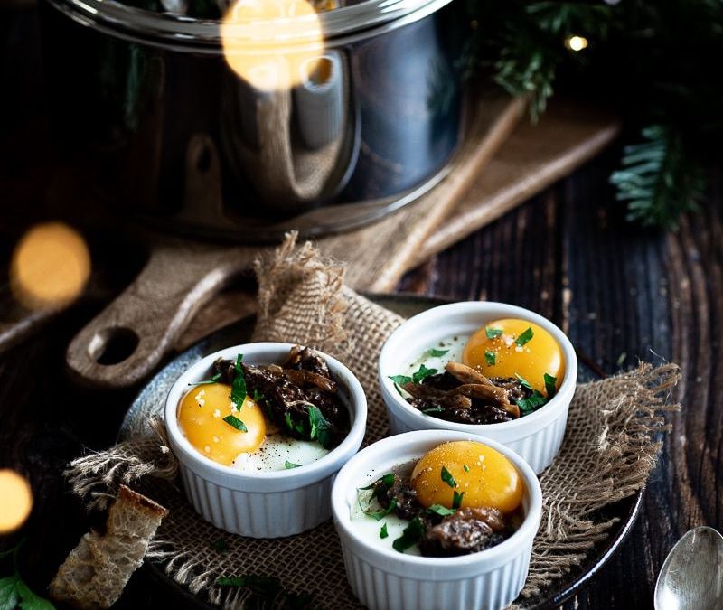 L’élixir de morilles de 50ml en 0,05 litre, versé sur un œuf parfait à 64°C.