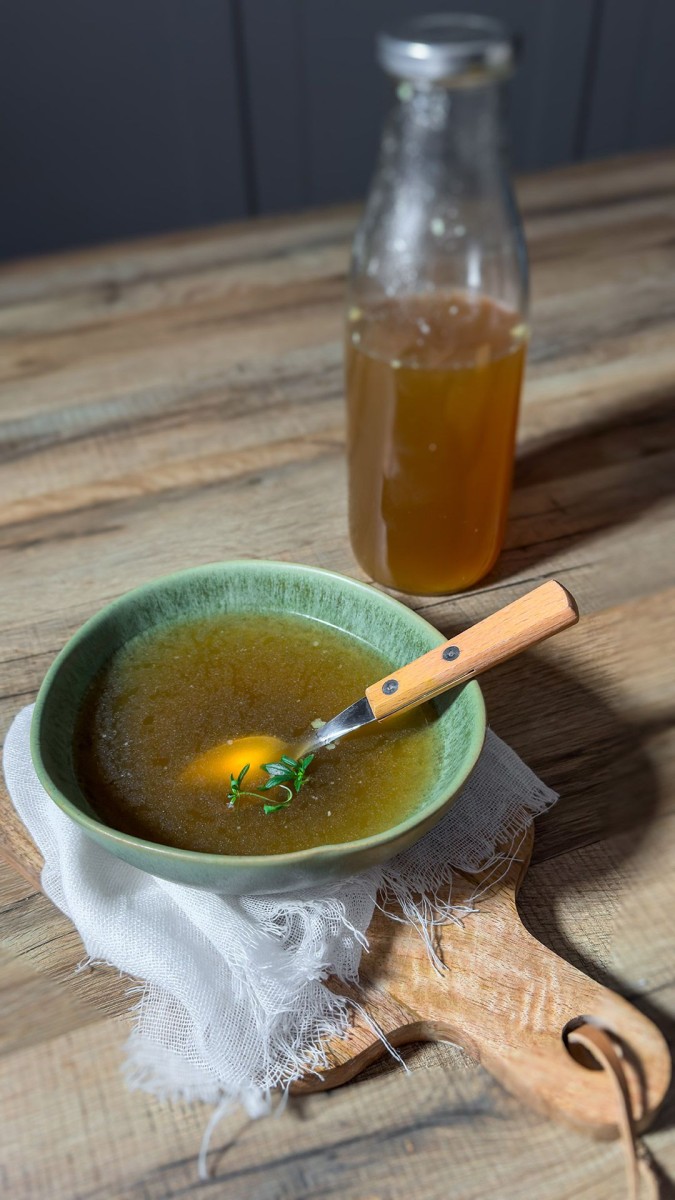 Bouillon de poule l&eacute;gumes tourn&eacute;s