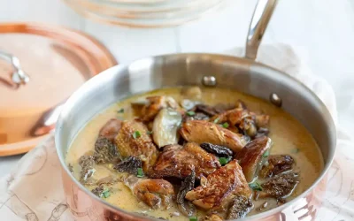 Le jus de carotte fermenté de 80ml en 8cl, laqué sur une volaille jaune.