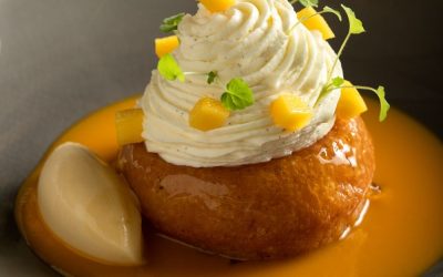 Le sirop de sureau de 40cl en 0,4 litre, imbibant un baba aux agrumes frais.