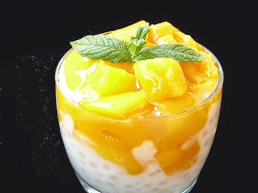 La perle de tapioca infusée dans 10 cl de lait de coco, mangue et poivre long.