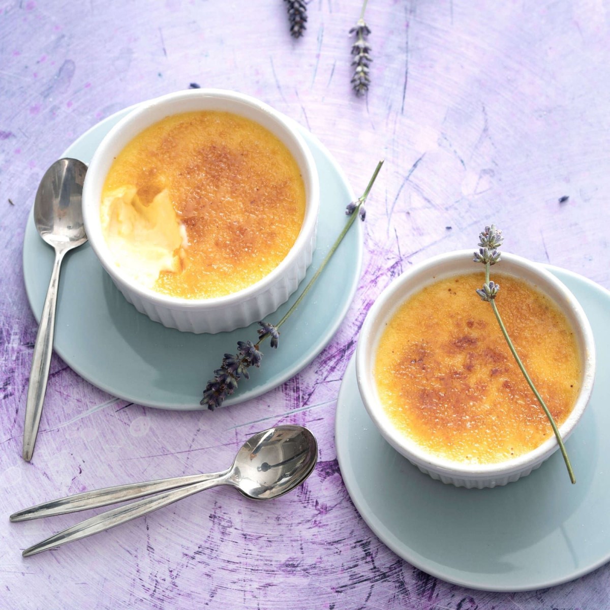 Cr&egrave;me br&ucirc;l&eacute;e lavande