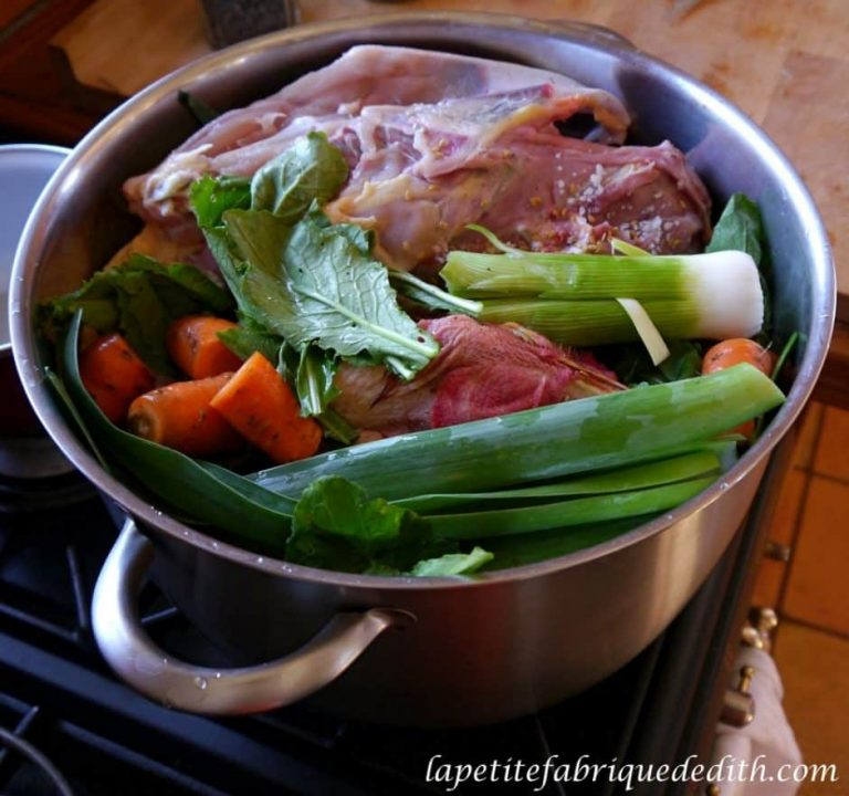 Bouillon de poule l&eacute;gumes tourn&eacute;s